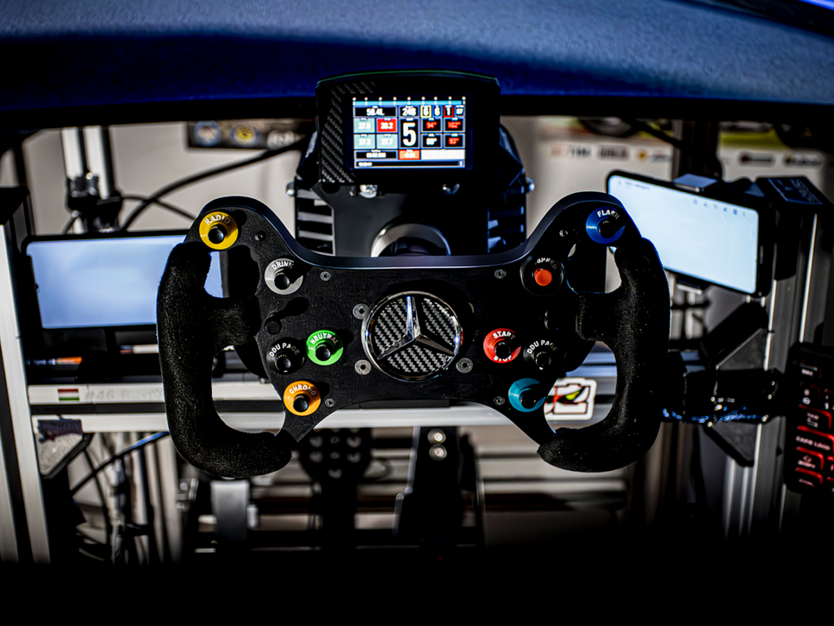 Mercedes GT3 kormány szimulátoron